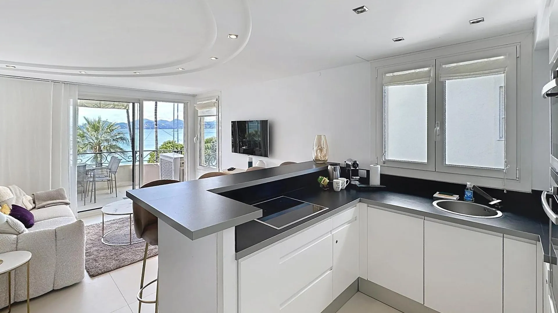 Apartment Modern 2-Bedroom Stunning Sea View On La Croisette Cannes France