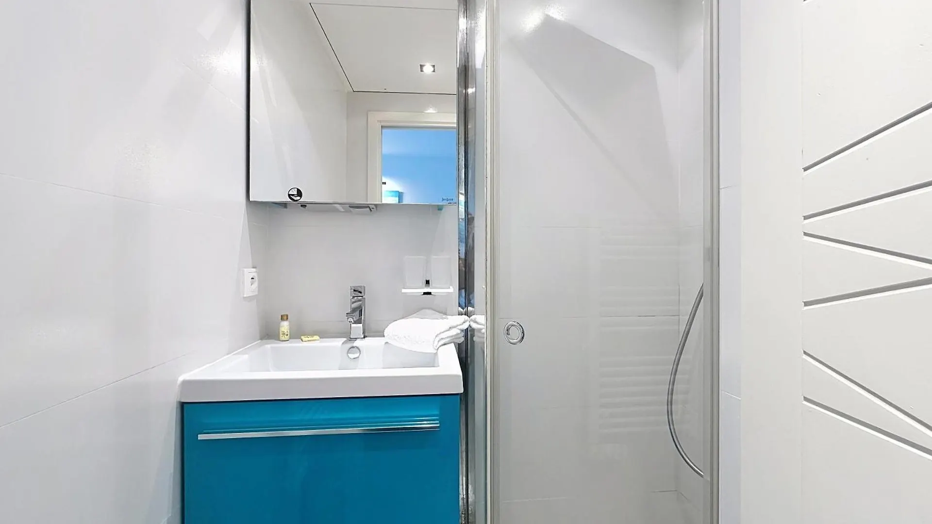 Modern 2-Bedroom Stunning Sea View On La Croisette Cannes Apartment